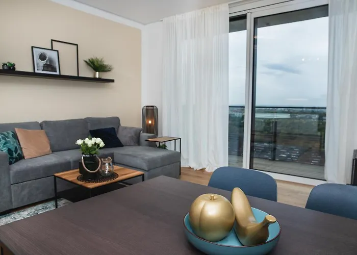 Great With View And Heated Rooftop Pool *