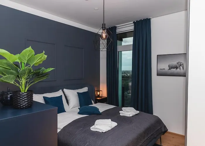 Great With View And Heated Rooftop Pool