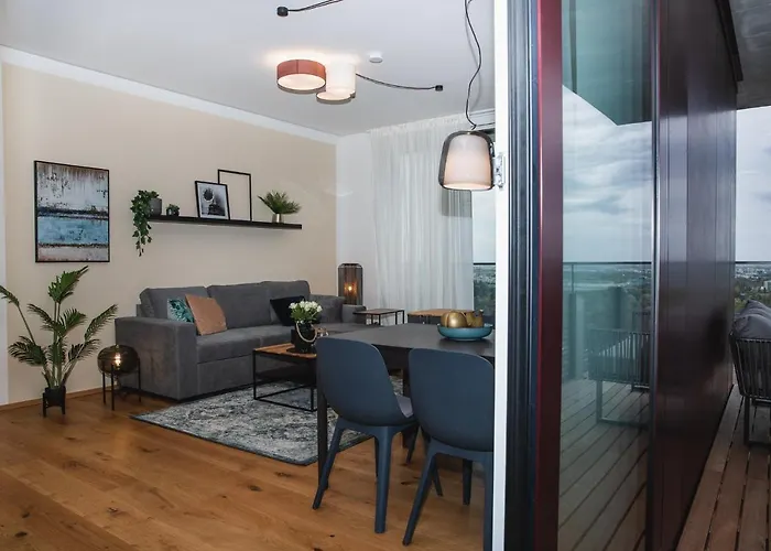 Great With View And Heated Rooftop Pool *