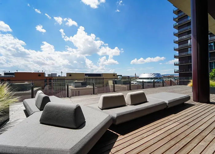 Great With View And Heated Rooftop Pool *