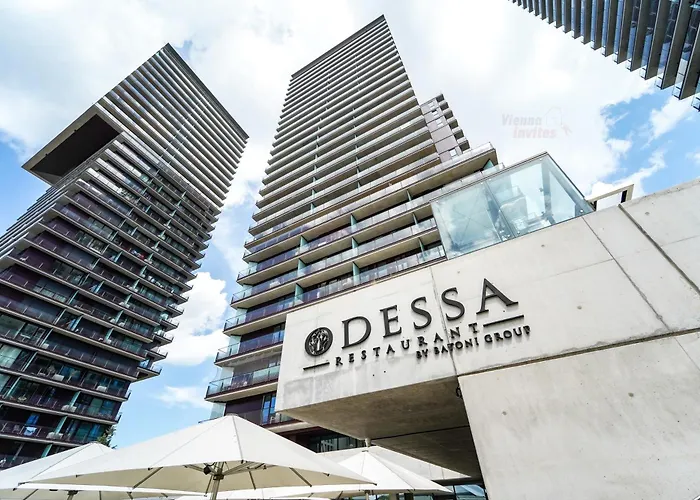 Great With View And Heated Rooftop Pool