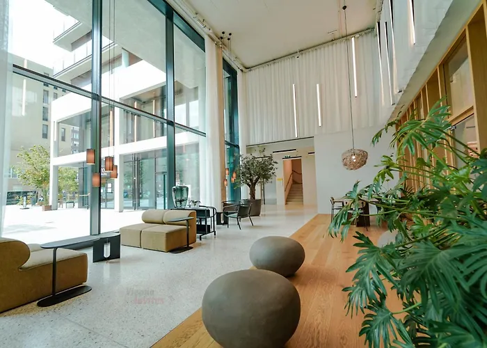 Great With View And Heated Rooftop Pool