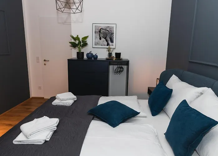 Great With View And Heated Rooftop Pool Viyana