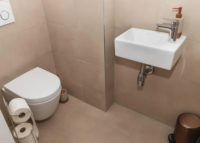 Great With View And Heated Rooftop Pool * Viyana